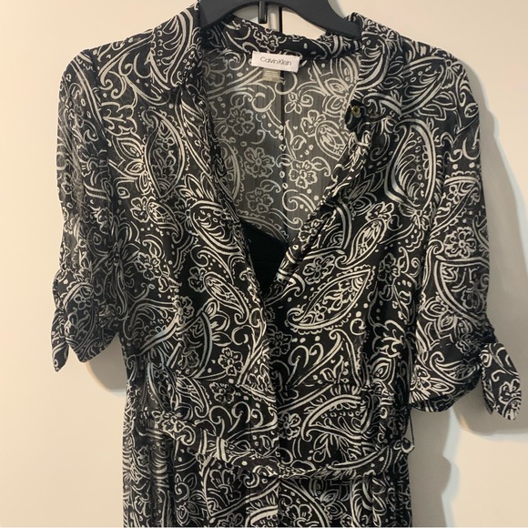 Calvin Klein Black and White Paisley Print Dress with Tie. Size 4 - Picture 13 of 13